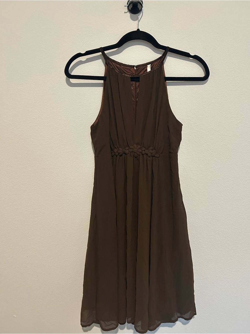 verty Brown Halter-Style Midi Dress